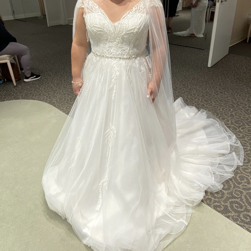 Elegant White Wedding Dress